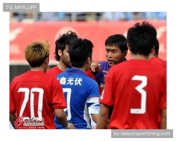 围堵裁判是否构成违规？规则如何界定球员抗议行为