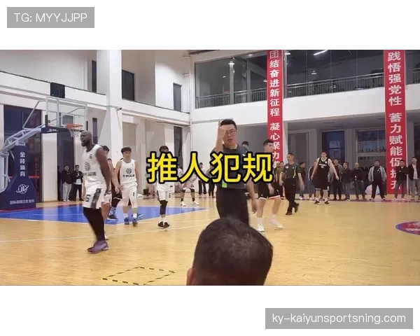 篮球比赛中球员何时会因犯规过多被罚离场？裁判如何判定并执行离场规则