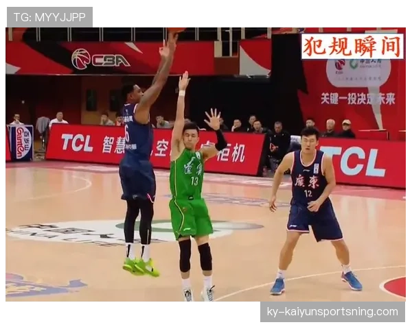 阻挡犯规和带球撞人有什么区别？一文看懂判罚关键
